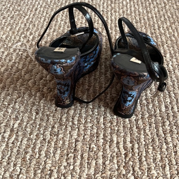 Beautiful Prada - Picture 3 of 3